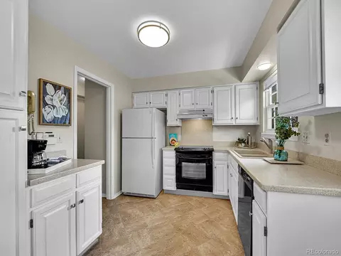 8822 E Amherst Dr #E, Denver, CO 80231 photo 11