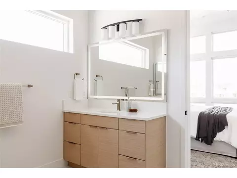 Bath - 9963 E 63rd Pl, Denver, CO 80238 photo 3 of 7