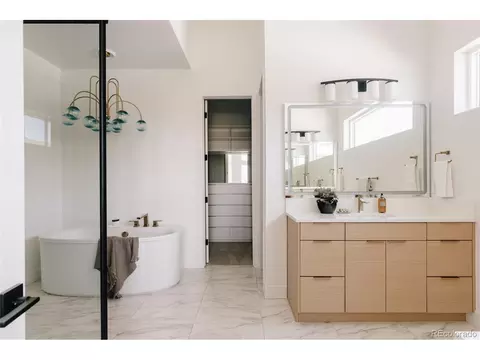 Bath - 9963 E 63rd Pl, Denver, CO 80238 photo 2 of 7