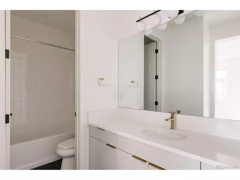 Bath - 9963 E 63rd Pl, Denver, CO 80238 photo 6 of 7