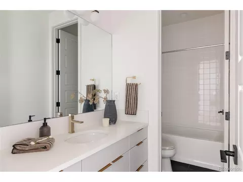 Bath - 9963 E 63rd Pl, Denver, CO 80238 photo 5 of 7
