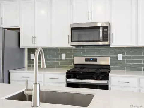Kitchen - 4714 Cloudburst Ln, Morrison, CO 80465 photo 5 of 5