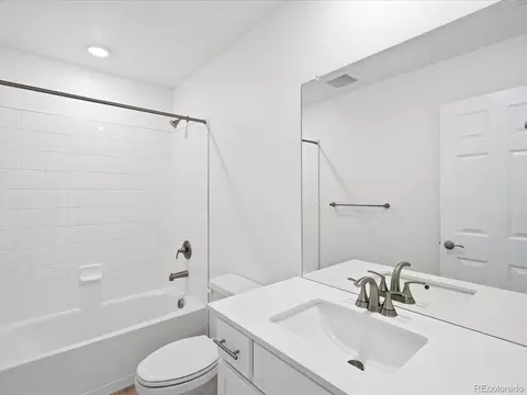 Bath - 4714 Cloudburst Ln, Morrison, CO 80465 photo 3 of 6