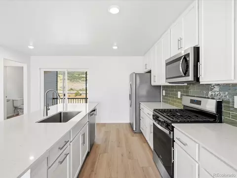 Kitchen - 4714 Cloudburst Ln, Morrison, CO 80465 photo 4 of 5