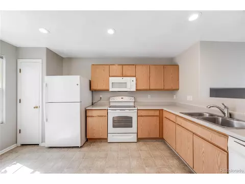 5525 E 100th Dr, Thornton, CO 80229 photo 9