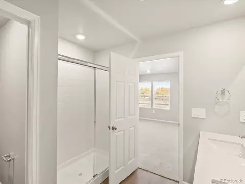 Bath - 1596 Riverplace Dr #3, Windsor, CO 80550 photo 1 of 2