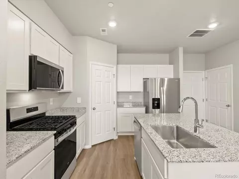 Kitchen - 1596 Riverplace Dr #3, Windsor, CO 80550 photo 3 of 4