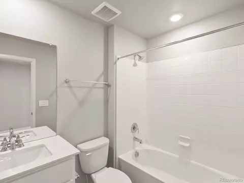 Bath - 1596 Riverplace Dr #3, Windsor, CO 80550 photo 2 of 2