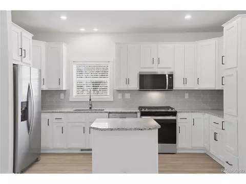 Kitchen - 378 Bluffs Dr, Eagle, CO 81631 photo 2 of 5