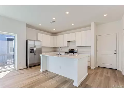 640 Aspen Ave, Bennett, CO 80102 photo 4