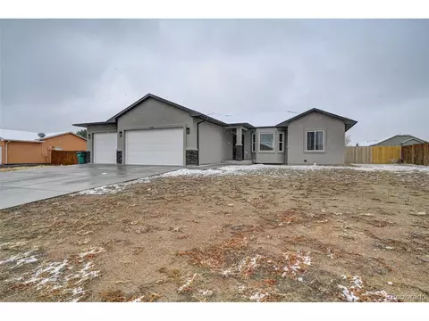 418 E Cheney Dr, Pueblo, CO 81007