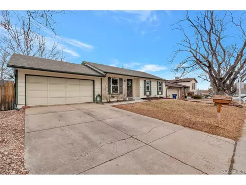 2016 S Ivory Way, Aurora, CO 80013