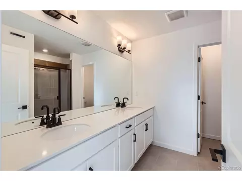 376 Geneva St, Aurora, CO 80010 photo 17