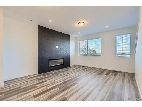 376 Geneva St, Aurora, CO 80010 photo 5