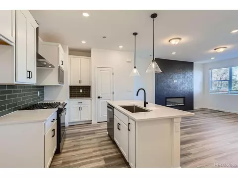 376 Geneva St, Aurora, CO 80010 photo 8