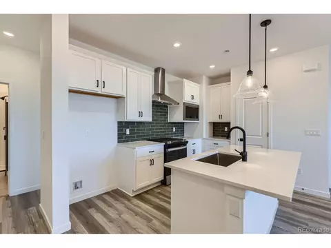 376 Geneva St, Aurora, CO 80010 photo 9