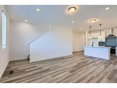 376 Geneva St, Aurora, CO 80010 photo 7
