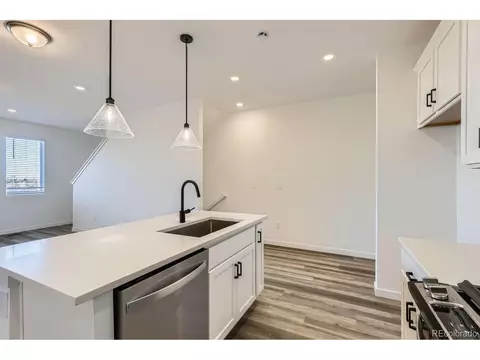 376 Geneva St, Aurora, CO 80010 photo 11