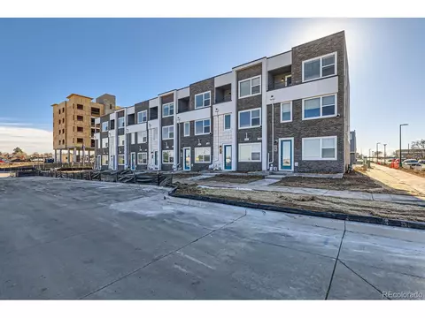 376 Geneva St, Aurora, CO 80010 photo 2