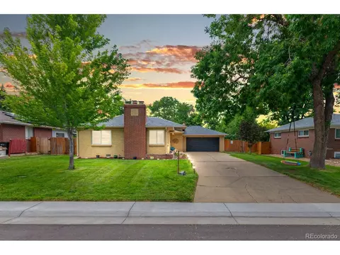 6520 Saulsbury Ct, Arvada, CO 80003