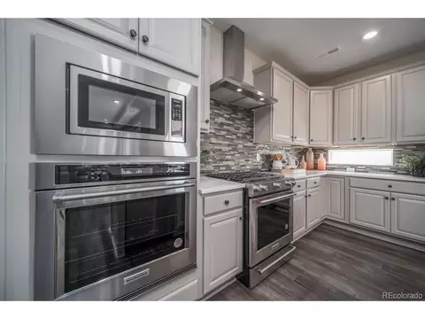21815 E 51st Dr, Aurora, CO 80019 photo 2