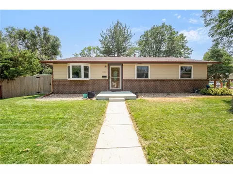 950 Dannys Ct, Longmont, CO 80501