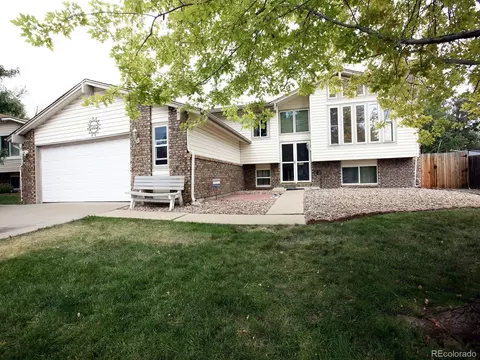 1560 Cambridge Dr, Longmont, CO 80503