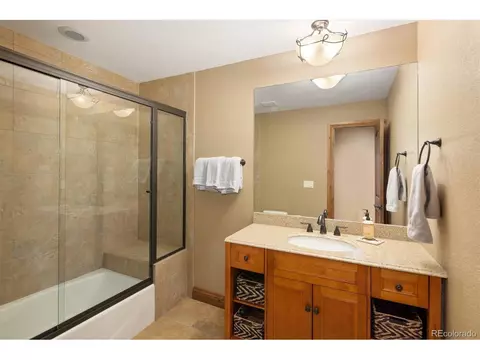 Bath - 7837 S Settlers Dr, Morrison, CO 80465 photo 2 of 3