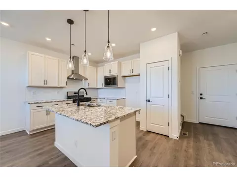 27452 E 1st Ave, Aurora, CO 80018 photo 2