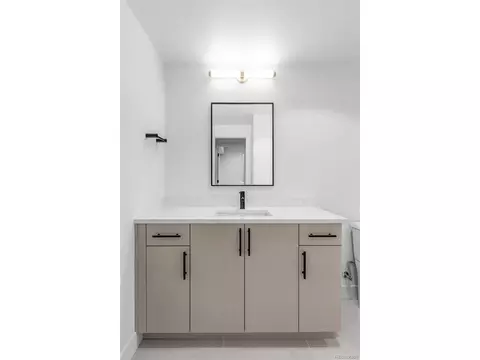 Bath - 330 Elm St, Denver, CO 80220 photo 12 of 13