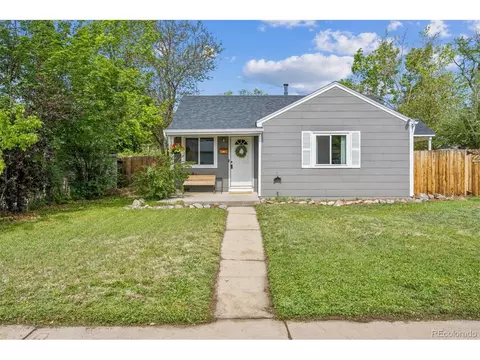 915 Newark St, Aurora, CO 80010
