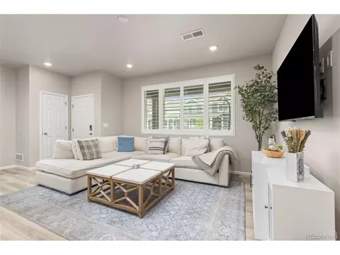 6078 N Lisbon St, Aurora, CO 80019