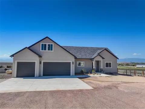 53 Top Rail Trail Trl, Penrose, CO 81240