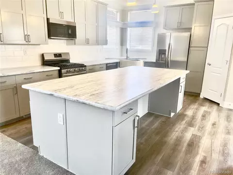 100 Juniper Cir, Log Lane Village, CO 80705