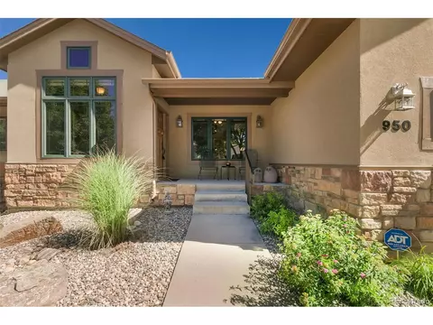 950 Owl Grove Pl, Loveland, CO 80537