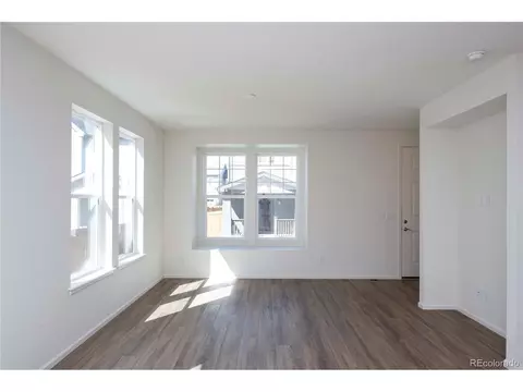 28416 E 6th Pl, Aurora, CO 80018 photo 3