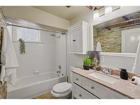 Bath - 520 E 14th Ave #7, Denver, CO 80203 photo 1 of 2