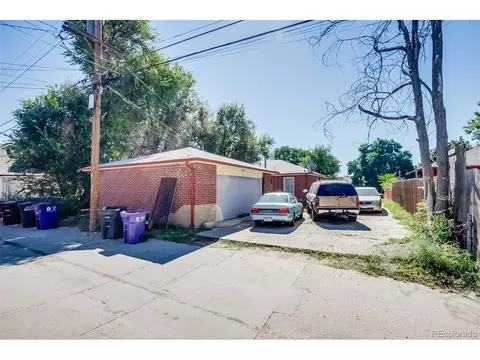 5221 E Thrill Pl, Denver, CO 80207 photo 3