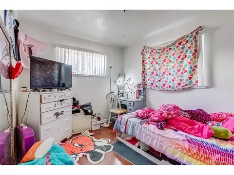 5221 E Thrill Pl, Denver, CO 80207 photo 8