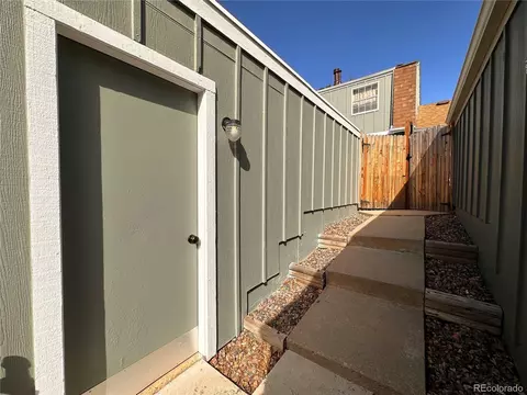 9112 E Amherst Dr #E, Denver, CO 80231 photo 29