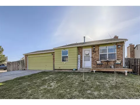 195 Mckinley Dr, Bennett, CO 80102 photo 1