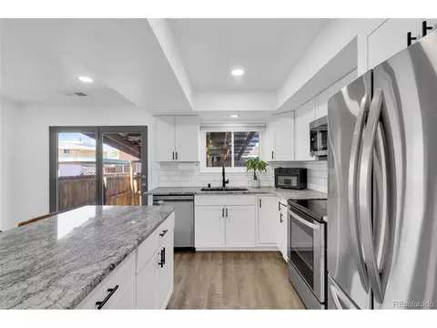 Kitchen - 9240 E Lehigh Ave #4, Denver, CO 80237 photo 3 of 6