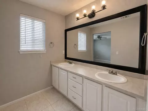 Bath - 19472 E 59th Pl, Aurora, CO 80019 photo 2 of 4