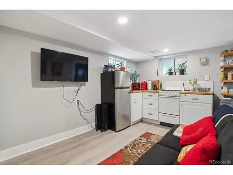 190 W Archer Pl, Denver, CO 80223