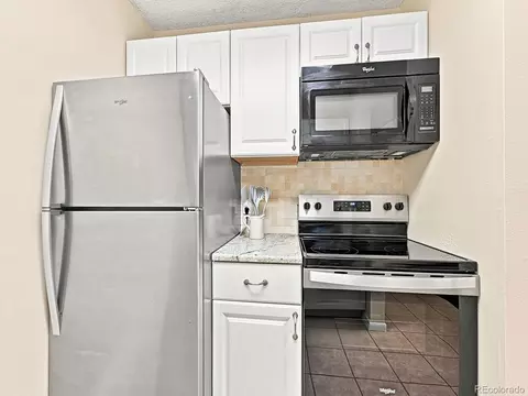 Kitchen - 3161 Madison Ave #N-N-104, Boulder, CO 80303 photo 4 of 4