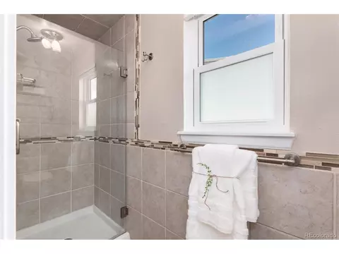 Bath - 18622 E Kent Dr, Aurora, CO 80013 photo 1 of 3