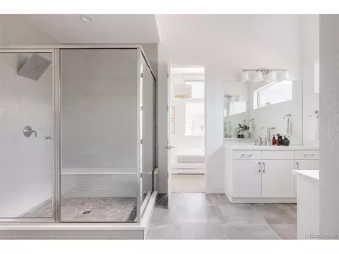 Bath - 9999 E 59th North Pl, Denver, CO 80238 photo 3 of 7