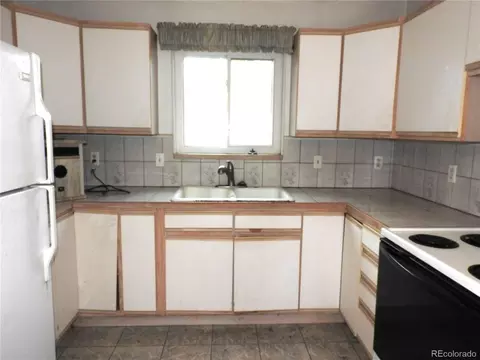 Kitchen - 426 Houston St, Bailey, CO 80421 photo 2 of 6