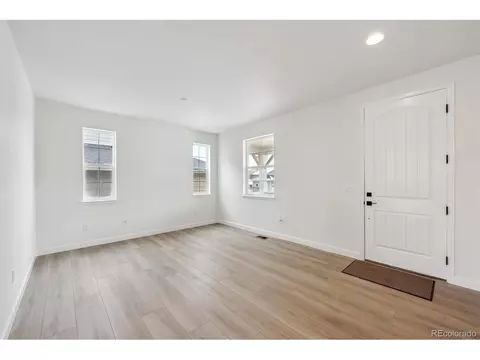 5525 Riverbend Ave, Longmont, CO 80504 photo 2