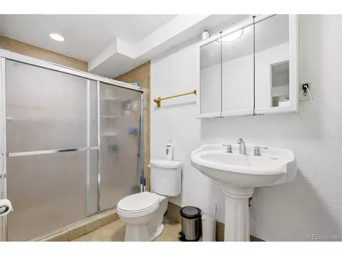 Bath - 14938 E Florida Ave, Aurora, CO 80012 photo 5 of 5